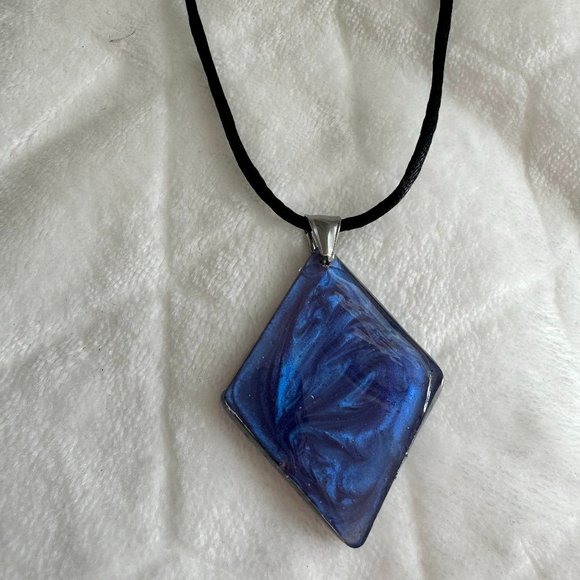 Pendant with necklace - Picture 1 of 2